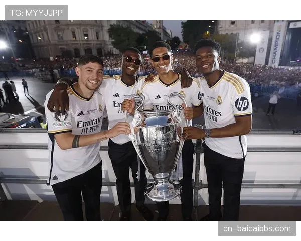 卡马文加与楚阿梅尼双后腰组合稳固皇马防守屏障